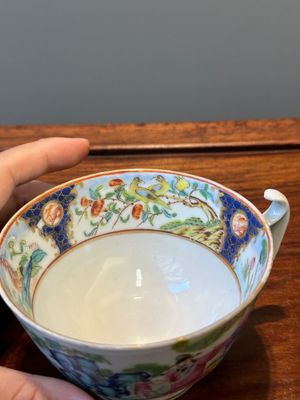 Een zeldzame Chinese Canton famille rose suikerpot met deksel, een kop en schotel, 19e eeuw — foto 13
