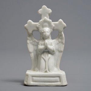 Een zeldzame Chinese Dehua blanc de Chine crucifix, Kangxi/Qianlong — foto 1