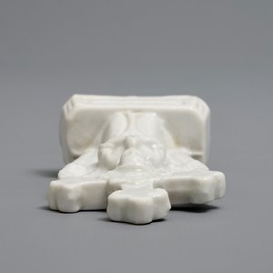 Een zeldzame Chinese Dehua blanc de Chine crucifix, Kangxi/Qianlong — foto 6
