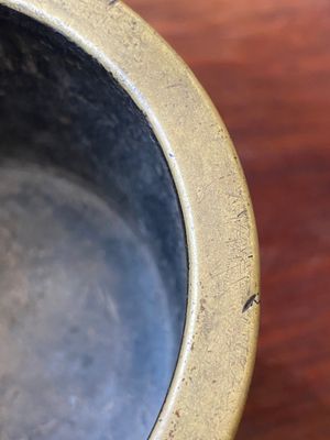Een zeldzame Chinese driepotige bronzen wierookbrander met Arabische inscriptie, Zhengde merk en periode — foto 11