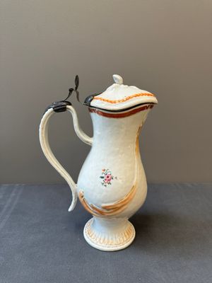 Een zeldzame Chinese exportporseleinen dekselkan met bassin met gekroond monogram 'RLI', Qianlong — foto 5