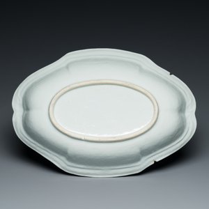 Een zeldzame Chinese exportporseleinen dekselkan met bassin met gekroond monogram 'RLI', Qianlong — foto 3