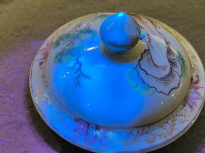 Een zeldzame Chinese famille rose 'Adam en Eva' theepot met deksel, Qianlong — foto 14