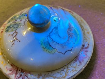 Een zeldzame Chinese famille rose 'Adam en Eva' theepot met deksel, Qianlong — foto 15