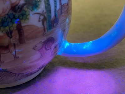 Een zeldzame Chinese famille rose 'Adam en Eva' theepot met deksel, Qianlong — foto 20