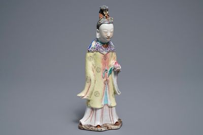 Een zeldzame Chinese famille rose figuur van Magu, Qianlong