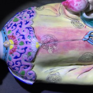 Een zeldzame Chinese famille rose figuur van Magu, Qianlong — foto 14