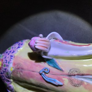 Een zeldzame Chinese famille rose figuur van Magu, Qianlong — foto 16