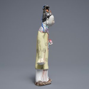 Een zeldzame Chinese famille rose figuur van Magu, Qianlong — foto 3