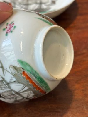 Een zeldzame Chinese famille rose kop en schotel met een Europees koopvaardijschip, Qianlong — foto 7