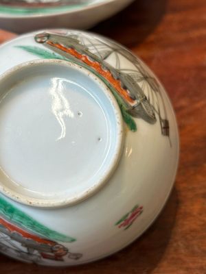 Een zeldzame Chinese famille rose kop en schotel met een Europees koopvaardijschip, Qianlong — foto 8