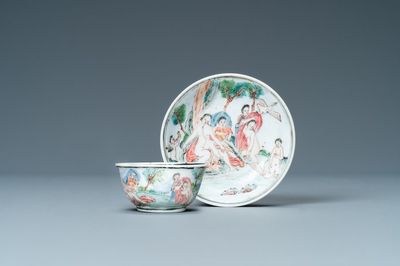 Een zeldzame Chinese famille rose miniatuur 'Leda en de zwaan' kop en schotel, Yongzheng/Qianlong