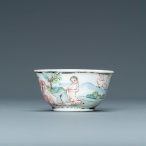 Een zeldzame Chinese famille rose miniatuur 'Leda en de zwaan' kop en schotel, Yongzheng/Qianlong — foto 5