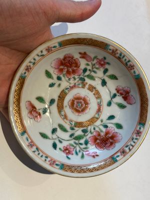Een zeldzame Chinese famille rose opengewerkte en dubbelwandige kop en schotel, Yongzheng/Qianlong — foto 8