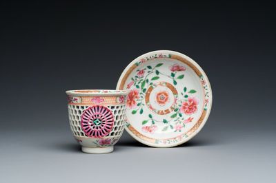 Een zeldzame Chinese famille rose opengewerkte en dubbelwandige kop en schotel, Yongzheng/Qianlong