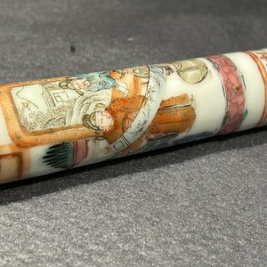 Een zeldzame Chinese famille rose opiumpijp met verhalende decors, 19e eeuw — foto 17