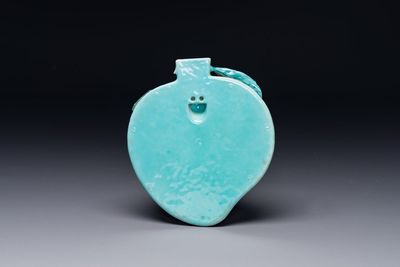 Een zeldzame Chinese famille rose perzikvormige wandvaas met inscriptie, 19e eeuw — foto 2