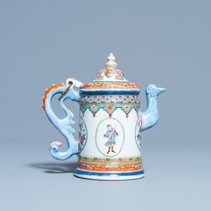 Een zeldzame Chinese famille rose theepot met decor van Europeanen, Qianlong — foto 5