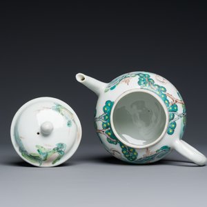 Een zeldzame Chinese famille rose theepot met erotisch decor van een Europese dame, Yongzheng — foto 5