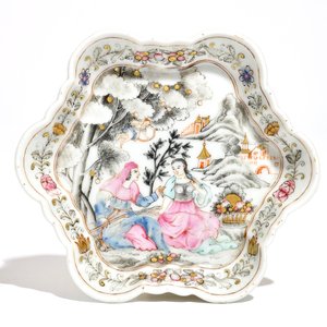 Een zeldzame Chinese famille rose theepot met onderschotel, Qianlong — foto 2