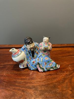 Een zeldzame Chinese famille rose waterdruppelaar in de vorm van Libai, Qianlong/Jiaqing — foto 1