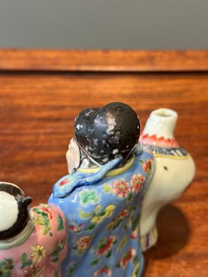 Een zeldzame Chinese famille rose waterdruppelaar in de vorm van Libai, Qianlong/Jiaqing — foto 6
