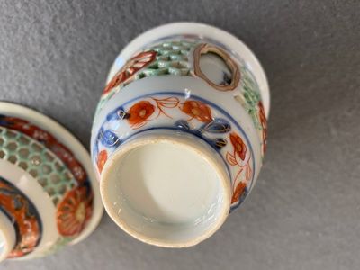 Een zeldzame Chinese famille verte opengewerkte en dubbelwandige kop en schotel, Kangxi — foto 4