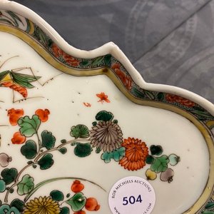 Een zeldzame Chinese famille verte schotel op vier pootjes, Kangxi — foto 7