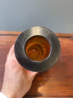 Een zeldzame Chinese flesvormige vaas in amberkleurig translucent Peking glas, Qianlong merk en periode — foto 3