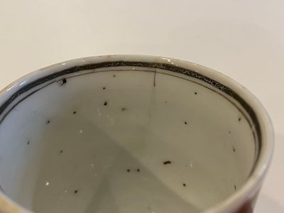 Een zeldzame Chinese grisaille, ijzerrode en vergulde kop en schotel met een handelsschip, Yongzheng/Qianlong — foto 9