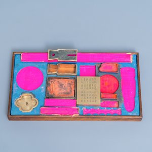 Een zeldzame Chinese houten doos met werkmateriaal van een kalligraaf of schilder, 19e eeuw — foto 6