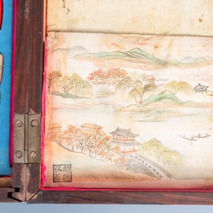 Een zeldzame Chinese houten doos met werkmateriaal van een kalligraaf of schilder, 19e eeuw — foto 8