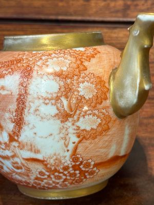 Een zeldzame Chinese ijzerrood gedecoreerde en vergulde theepot met deksel met Europese tafereel, Qianlong — foto 13
