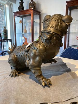 Een zeldzame Chinese ingelegde bronzen wierookbrander in de vorm van een boeddhistische leeuw, Ming — foto 3