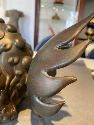 Een zeldzame Chinese ingelegde bronzen wierookbrander in de vorm van een boeddhistische leeuw, Ming — foto 8