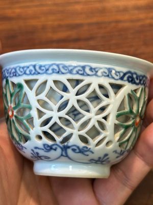 Een zeldzame Chinese opengewerkte dubbelwandige famille verte kop, Kangxi — foto 5