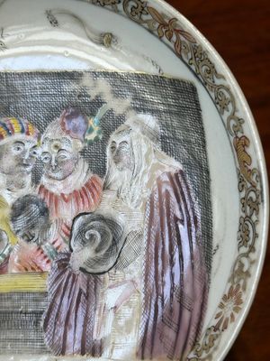 Een zeldzame Chinese rose-grisaille kop en schotel naar 'Acteurs uit de Franse Komedie' door Watteau, Yongzheng/Qianlong — foto 12