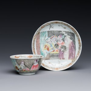 Een zeldzame Chinese rose-grisaille kop en schotel naar 'Acteurs uit de Franse Komedie' door Watteau, Yongzheng/Qianlong — foto 1
