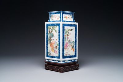 Een zeldzame Chinese ruitvormige Canton famille rose 'visser, houthakker, boer en geleerde 漁樵耕讀圖' vaas, Qianlong
