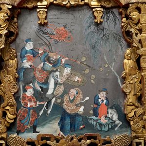 Een zeldzame Chinese spiegel met achterglasschildering en verguld hout, 2e helft 18e eeuw — foto 4