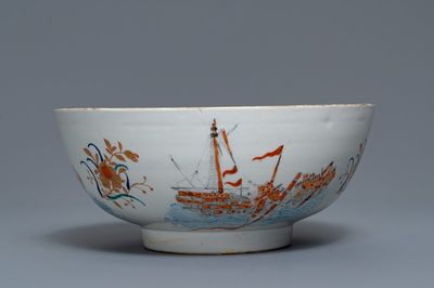 Een zeldzame Chinese verte-Imari kom met een scheepswrak, Qianlong