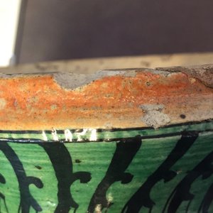 Een zeldzame Chinese verte-noire biscuit vaas met lotusslingers, Kangxi — foto 10