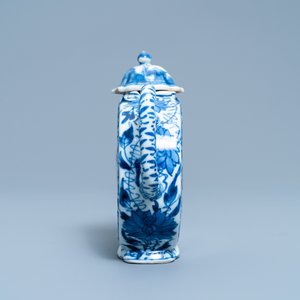 Een zeldzame cirkelvormige Chinese blauw-witte theepot, Kangxi — foto 3
