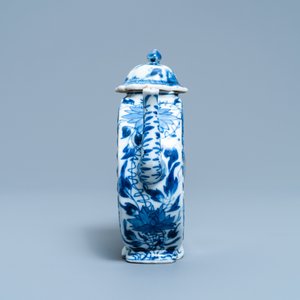 Een zeldzame cirkelvormige Chinese blauw-witte theepot, Kangxi — foto 5