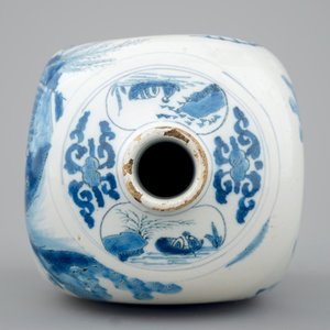 Een zeldzame Delftse flesvormige vaas met chinoiseriedecor, 17e eeuw — foto 6