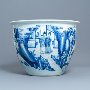 Een zeldzame grote Chinese blauw-witte jardinière met reliëfdecor, Kangxi — foto 1