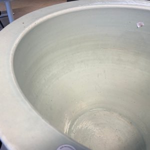 Een zeldzame grote Chinese blauw-witte jardinière met reliëfdecor, Kangxi — foto 38