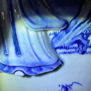 Een zeldzame grote Chinese blauw-witte jardinière met reliëfdecor, Kangxi — foto 61