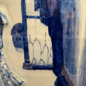 Een zeldzame grote Chinese blauw-witte jardinière met reliëfdecor, Kangxi — foto 86