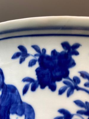 Een zeldzame grote Chinese blauw-witte kom met '100 jongens', Jiajing merk en periode — foto 22